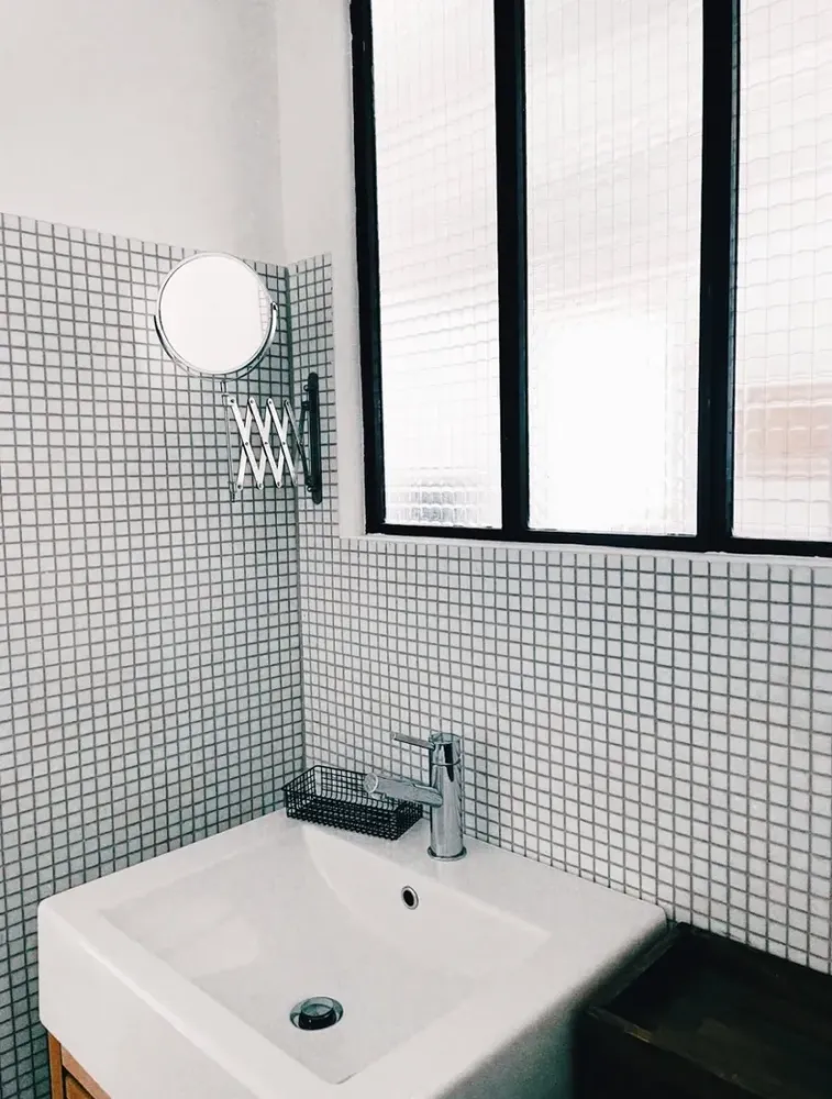 Quai de rive Neuve salle de bain location conciergerie du vallon