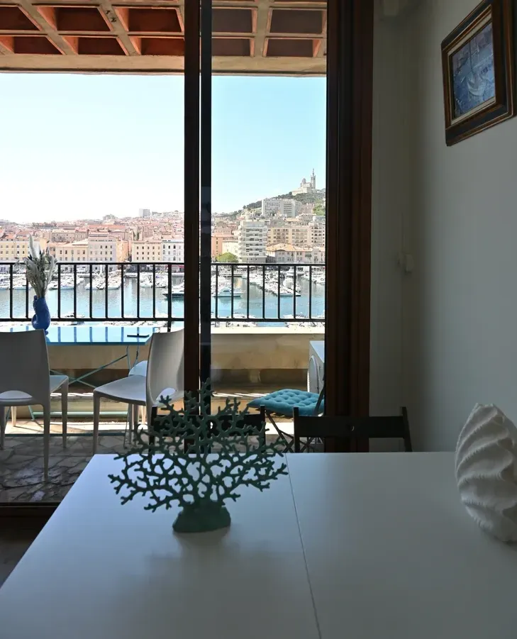 Quai du Port vue sur Vieux Port location conciergerie du vallon